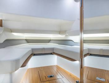 Tiara 35LS, Interior