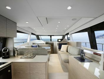 Ferretti 500, Interior