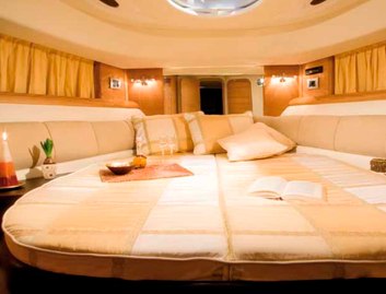 Cranchi 50 Open, Accommodation