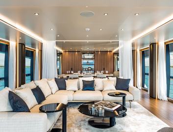 Custom Line Saetta 120&#039; , Interior