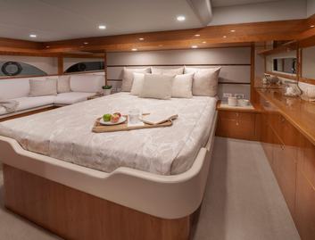 Riviera 54 Enclosed Flybridge, Accommodation