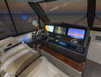 Riviera 50 Sports Motor Yacht, Helm Station