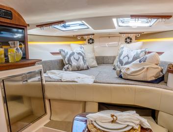 Grady-White Express 330, Accommodation