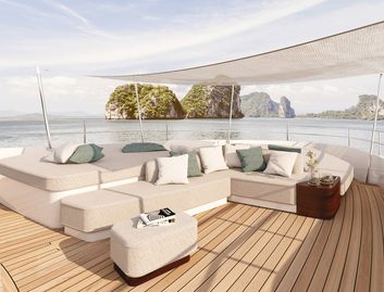 Azimut Magellano 30M, Deck Area