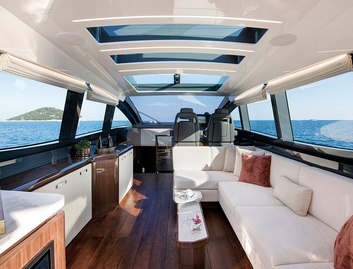 Lazzara LSX67, Interior