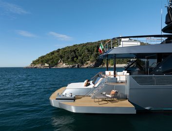 Riva 112' Dolcevita Super, Beach Club