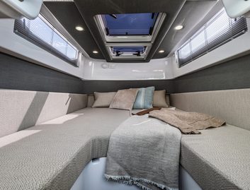 Axopar 37 XC Cross Cabin, Interior