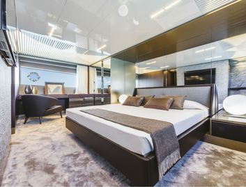 Ferretti 850, Accommodation