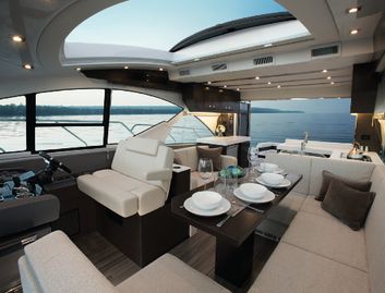 Cruisers 54 Cantius, Interior