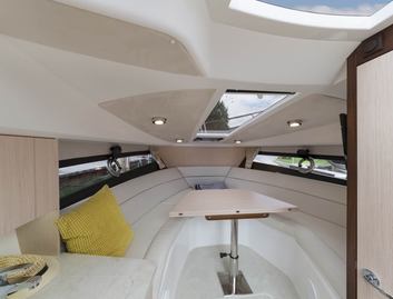 Galeon 305 Open, Interior