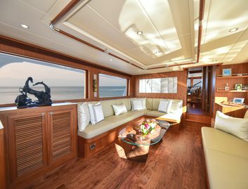 Outer Reef 740 Deluxbridge Motoryacht, Interior