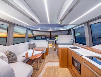 Tiara EX54 , Interior