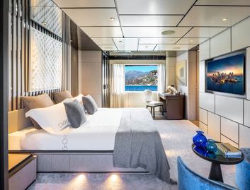 Custom Line 140, Accommodation