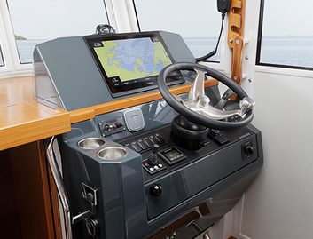 Sargo 28 Mk2, Helm Station