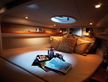 Sunseeker Superhawk 43, Accommodation