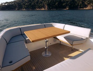 AIATA Wayfinder 38 Cabin , Deck Area