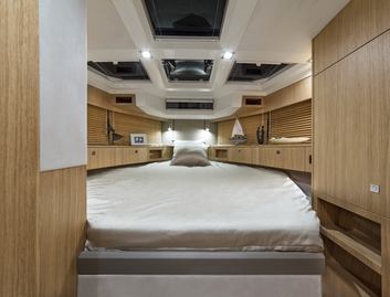 Galeon 370 HTC, Accommodation