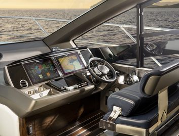 Sunseeker Manhattan 55 Gen 2, Helm Station