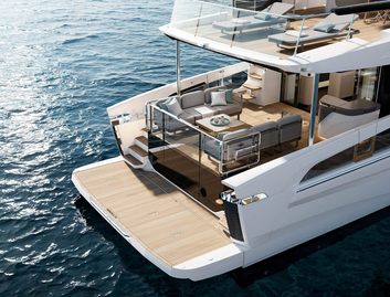 Absolute Navetta 66 , Deck Area