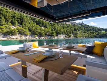 Solaris Power 60 Open ST , Deck Area