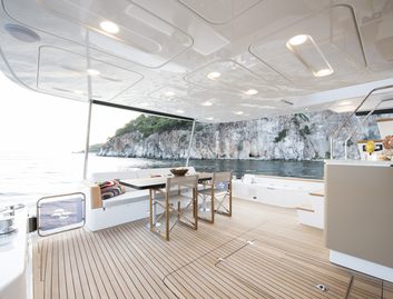 Sirena 68, Deck Area