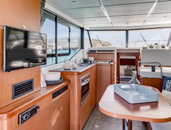 Beneteau Swift Trawler 30, Interior