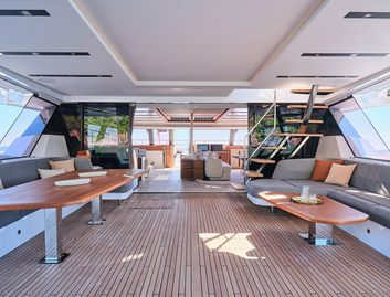 Fountaine Pajot Power 80 , Deck Area