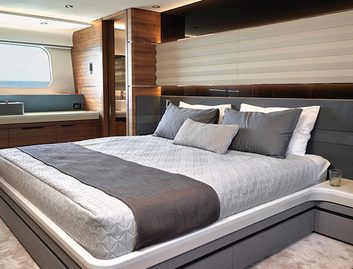 CL Yachts CLB88, Accommodation