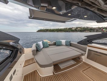 Fiart Classic 47, Deck Area