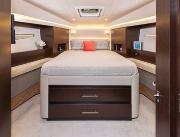 Regal 42 Grande Coupé, Accommodation