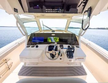 Scout 400 LXF, Helm Station