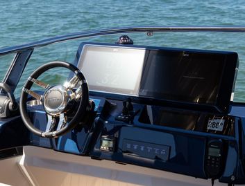 Galeon 620 Fly  Mk2, Helm Station