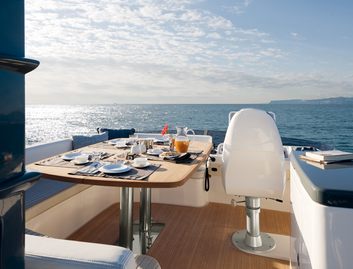 Azimut Magellano 50, Fly Deck/Sportdeck