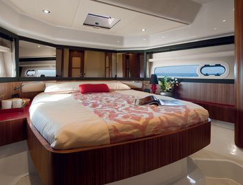 Azimut Magellano 43 HT, Accommodation