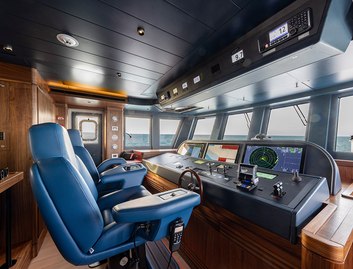 Cantiere delle Marche Darwin 86  Gen 2, Helm Station