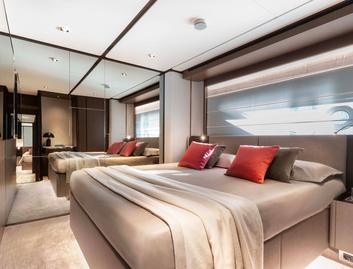 Ferretti Yachts 860, Accommodation