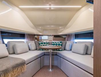 Invictus TT420, Interior