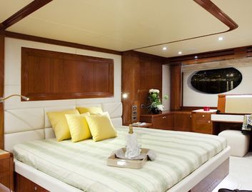 Gulf Craft Majesty 125 Mk2, Accommodation