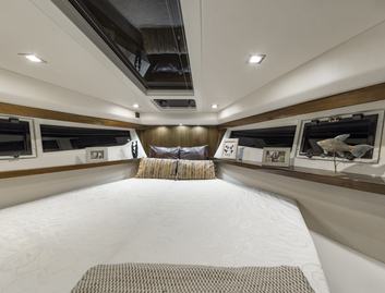 Galeon 365 HTS, Accommodation