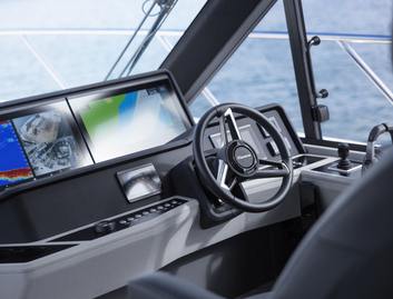 Maritimo S50 Sedan, Helm Station