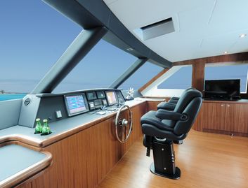 Horizon PC60 Mk2, Helm Station