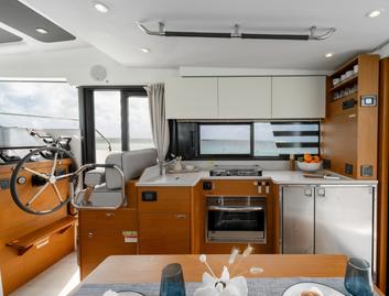 Beneteau Swift Trawler 37 Fly , Helm Station