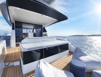 Maritimo M55 Black Edition  Mk2, Deck Area