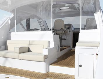 Hatteras GT45X Cruiser, Deck Area