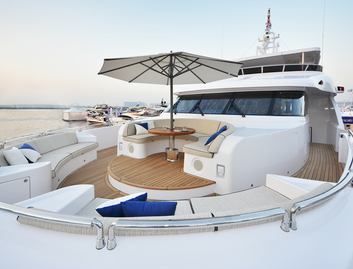 Gulf Craft Majesty 135, Deck Area