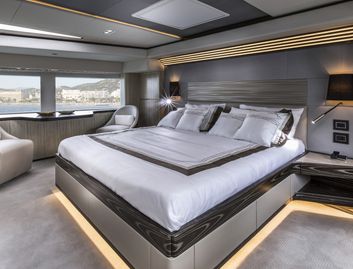 Gulf Craft Majesty 100 Mk1, Accommodation