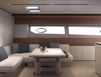 Itama 70, Interior