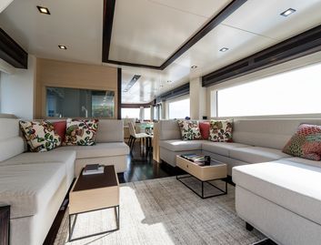 Sirena 64, Interior