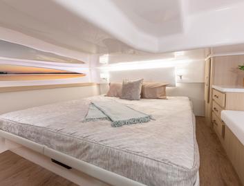 Regal Boats 38 XO , Accommodation