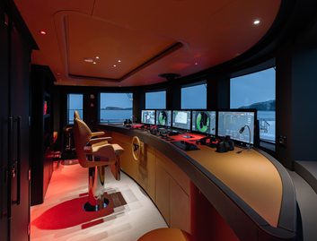 Benetti B.Now 50M Oasis, Helm Station